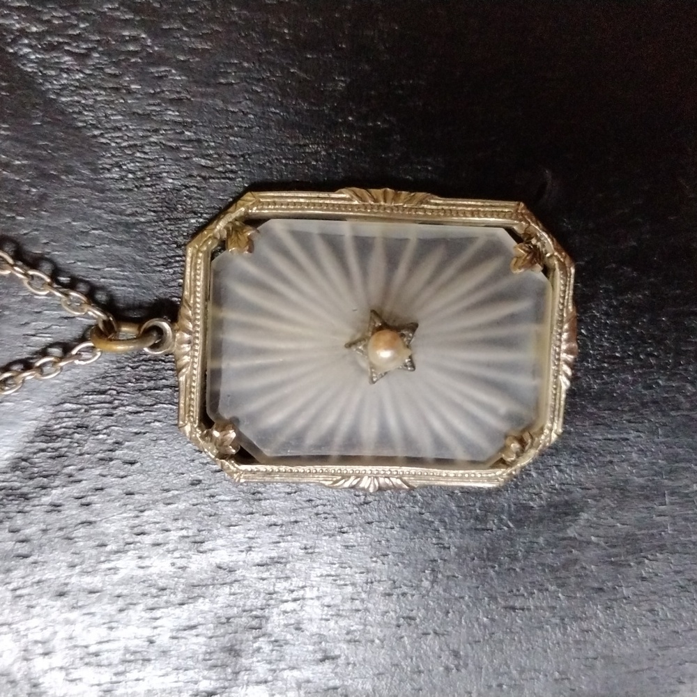1934 Provenance Camphor Glass Pendant Center Pearl With Chain Silvertone Vintage